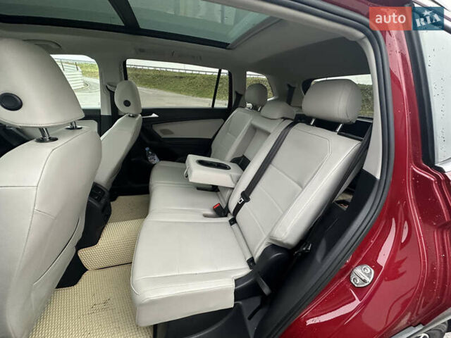 Красный Фольксваген Тигуан, объемом двигателя 2 л и пробегом 77 тыс. км за 20700 $, фото 25 на Automoto.ua