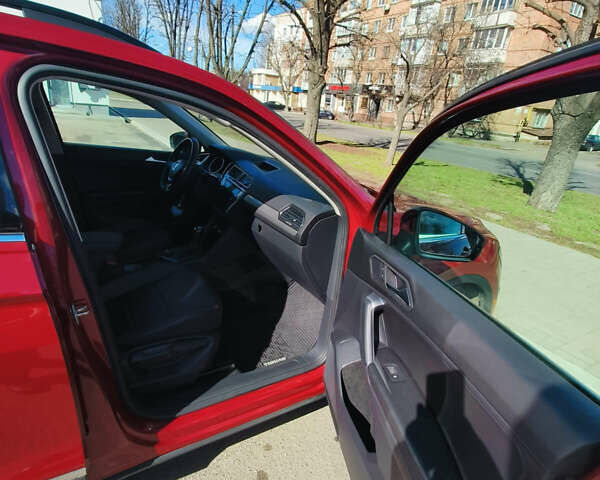 Червоний Фольксваген Тігуан, об'ємом двигуна 1.98 л та пробігом 62 тис. км за 23000 $, фото 3 на Automoto.ua