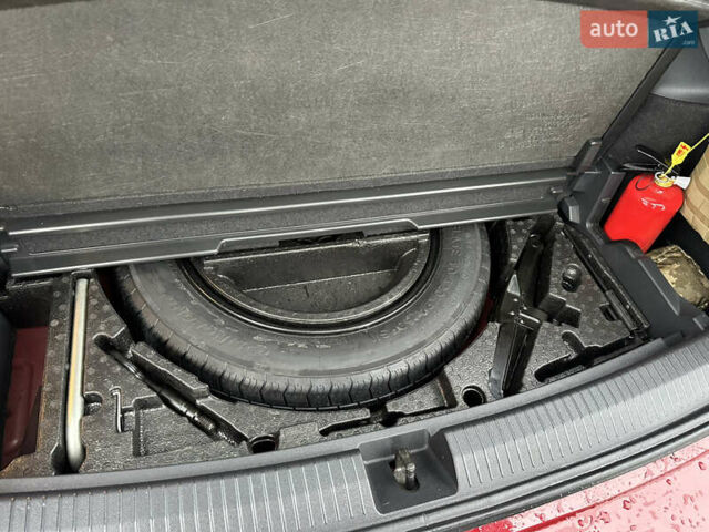 Красный Фольксваген Тигуан, объемом двигателя 2 л и пробегом 77 тыс. км за 20700 $, фото 28 на Automoto.ua