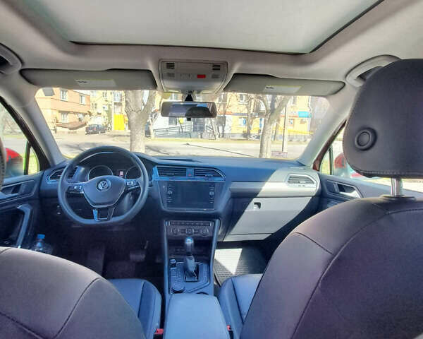 Червоний Фольксваген Тігуан, об'ємом двигуна 1.98 л та пробігом 62 тис. км за 23000 $, фото 4 на Automoto.ua