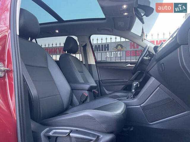 Червоний Фольксваген Тігуан, об'ємом двигуна 1.98 л та пробігом 99 тис. км за 20300 $, фото 36 на Automoto.ua