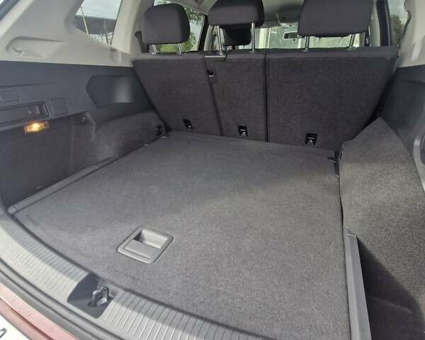 Красный Фольксваген Тигуан, объемом двигателя 2 л и пробегом 35 тыс. км за 17700 $, фото 9 на Automoto.ua