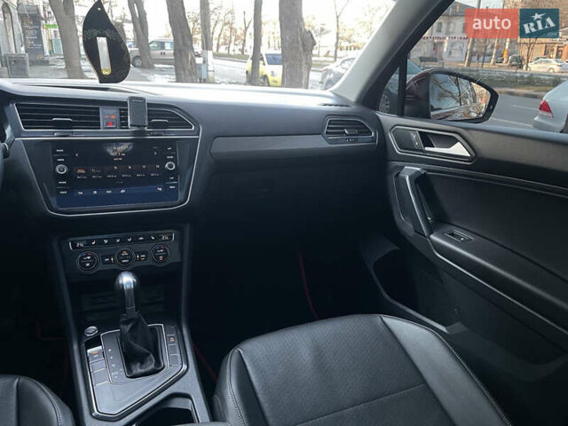 Червоний Фольксваген Тігуан, об'ємом двигуна 1.98 л та пробігом 99 тис. км за 20300 $, фото 30 на Automoto.ua