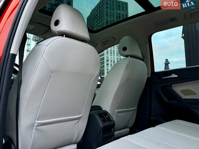 Красный Фольксваген Тигуан, объемом двигателя 2 л и пробегом 46 тыс. км за 22500 $, фото 36 на Automoto.ua