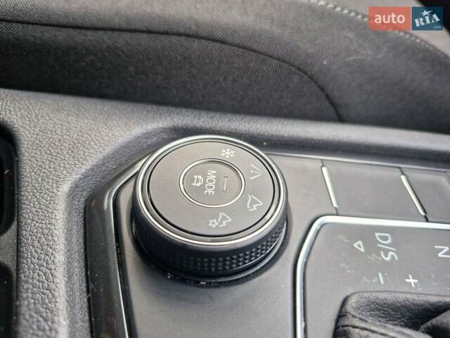 Красный Фольксваген Тигуан, объемом двигателя 2 л и пробегом 35 тыс. км за 17700 $, фото 35 на Automoto.ua