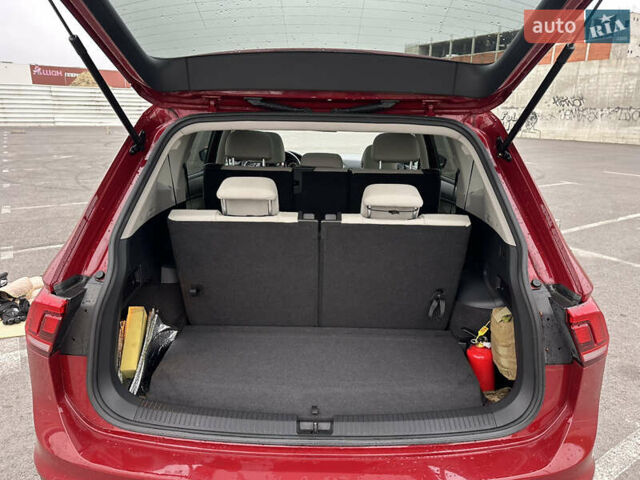 Красный Фольксваген Тигуан, объемом двигателя 2 л и пробегом 77 тыс. км за 20700 $, фото 27 на Automoto.ua