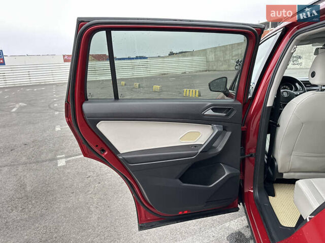 Красный Фольксваген Тигуан, объемом двигателя 2 л и пробегом 77 тыс. км за 20700 $, фото 21 на Automoto.ua