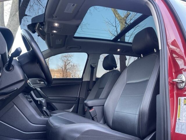 Червоний Фольксваген Тігуан, об'ємом двигуна 2 л та пробігом 99 тис. км за 20800 $, фото 22 на Automoto.ua