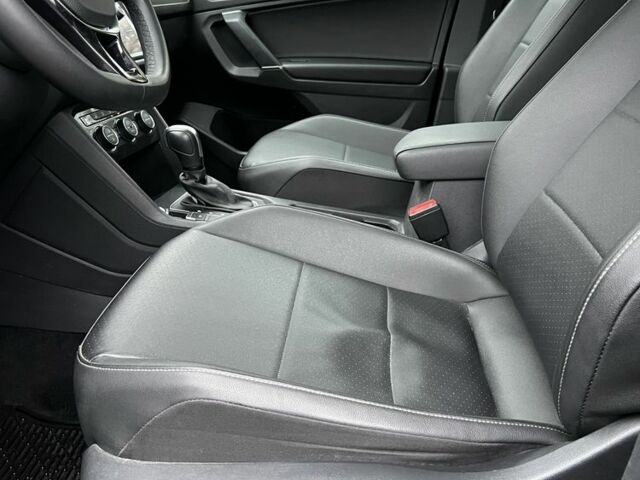 Красный Фольксваген Тигуан, объемом двигателя 2 л и пробегом 150 тыс. км за 19300 $, фото 7 на Automoto.ua