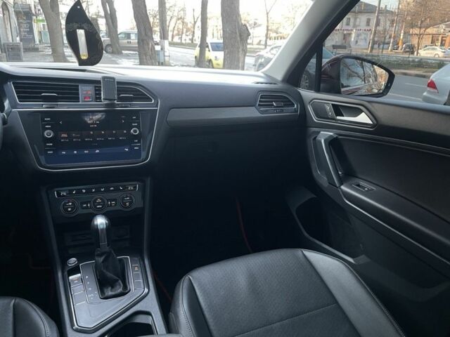 Червоний Фольксваген Тігуан, об'ємом двигуна 2 л та пробігом 99 тис. км за 20800 $, фото 21 на Automoto.ua