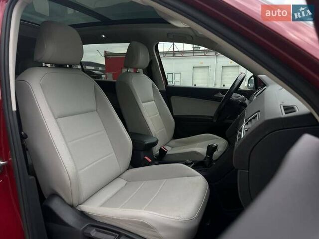 Красный Фольксваген Тигуан, объемом двигателя 2 л и пробегом 145 тыс. км за 19990 $, фото 19 на Automoto.ua