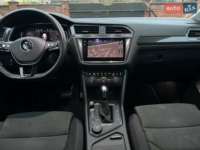 Красный Фольксваген Тигуан, объемом двигателя 2.03 л и пробегом 218 тыс. км за 27950 $, фото 55 на Automoto.ua