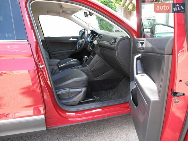 Красный Фольксваген Тигуан, объемом двигателя 2 л и пробегом 80 тыс. км за 21500 $, фото 38 на Automoto.ua