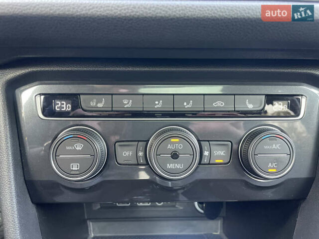 Червоний Фольксваген Тігуан, об'ємом двигуна 1.98 л та пробігом 74 тис. км за 22100 $, фото 24 на Automoto.ua