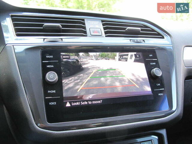 Красный Фольксваген Тигуан, объемом двигателя 2 л и пробегом 80 тыс. км за 21500 $, фото 67 на Automoto.ua