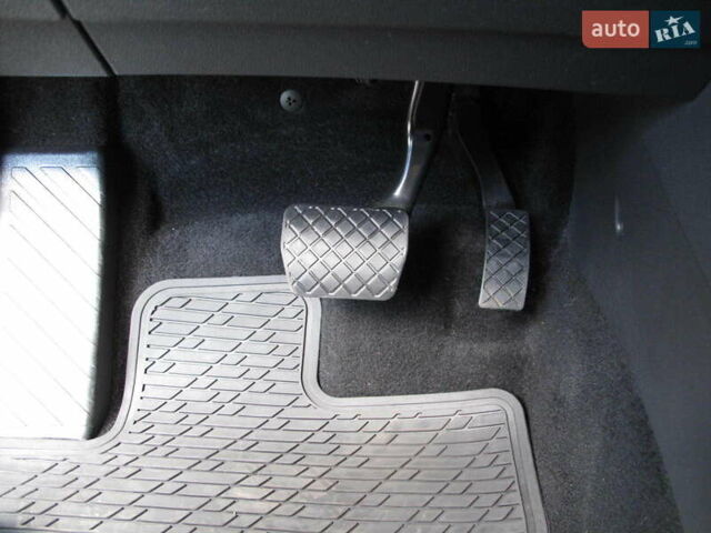 Красный Фольксваген Тигуан, объемом двигателя 2 л и пробегом 80 тыс. км за 21500 $, фото 62 на Automoto.ua