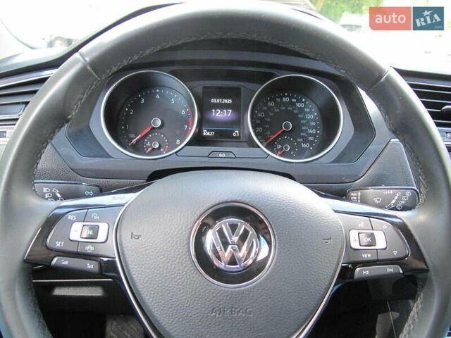 Красный Фольксваген Тигуан, объемом двигателя 2 л и пробегом 80 тыс. км за 21500 $, фото 59 на Automoto.ua