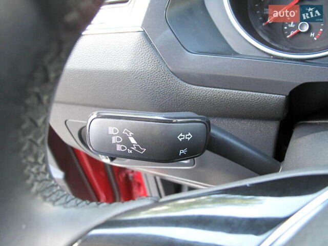 Красный Фольксваген Тигуан, объемом двигателя 2 л и пробегом 80 тыс. км за 21500 $, фото 63 на Automoto.ua