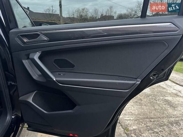 Красный Фольксваген Тигуан, объемом двигателя 2.03 л и пробегом 218 тыс. км за 27950 $, фото 60 на Automoto.ua