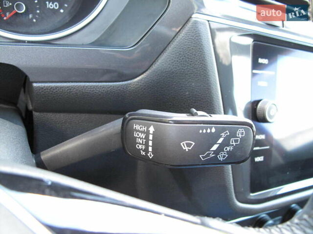 Красный Фольксваген Тигуан, объемом двигателя 2 л и пробегом 80 тыс. км за 21500 $, фото 65 на Automoto.ua