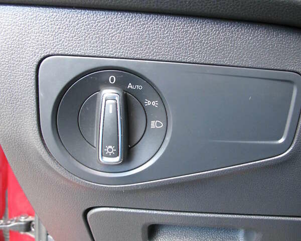 Красный Фольксваген Тигуан, объемом двигателя 2 л и пробегом 80 тыс. км за 21500 $, фото 60 на Automoto.ua