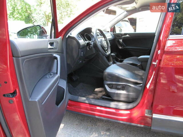 Красный Фольксваген Тигуан, объемом двигателя 2 л и пробегом 80 тыс. км за 21500 $, фото 13 на Automoto.ua