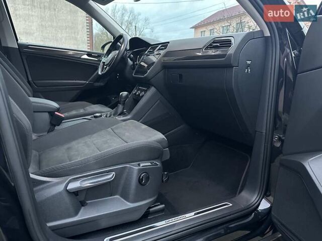 Красный Фольксваген Тигуан, объемом двигателя 2.03 л и пробегом 218 тыс. км за 27950 $, фото 42 на Automoto.ua