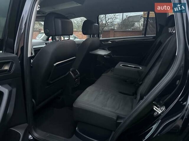 Красный Фольксваген Тигуан, объемом двигателя 2.03 л и пробегом 218 тыс. км за 27950 $, фото 65 на Automoto.ua