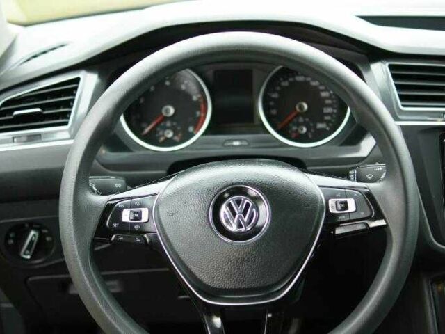 Красный Фольксваген Тигуан, объемом двигателя 2 л и пробегом 35 тыс. км за 13200 $, фото 18 на Automoto.ua