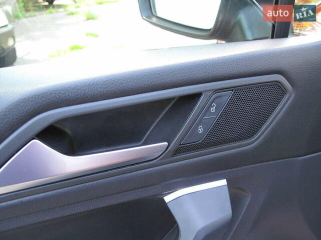 Красный Фольксваген Тигуан, объемом двигателя 2 л и пробегом 80 тыс. км за 21500 $, фото 18 на Automoto.ua