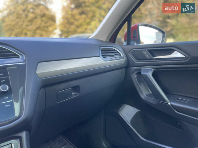 Червоний Фольксваген Тігуан, об'ємом двигуна 1.98 л та пробігом 74 тис. км за 22100 $, фото 29 на Automoto.ua