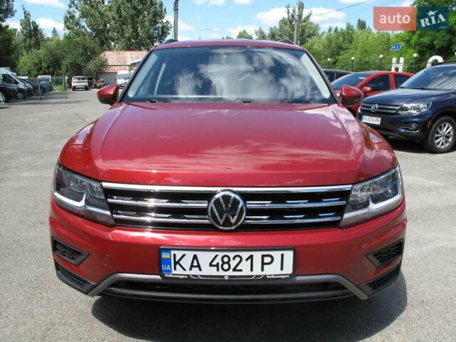 Красный Фольксваген Тигуан, объемом двигателя 2 л и пробегом 80 тыс. км за 21500 $, фото 1 на Automoto.ua
