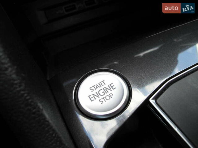 Красный Фольксваген Тигуан, объемом двигателя 2 л и пробегом 80 тыс. км за 21500 $, фото 83 на Automoto.ua