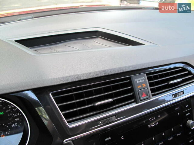 Красный Фольксваген Тигуан, объемом двигателя 2 л и пробегом 80 тыс. км за 21500 $, фото 79 на Automoto.ua