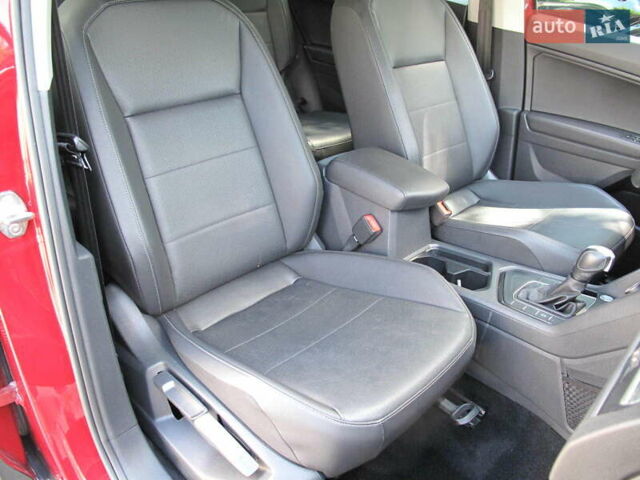 Красный Фольксваген Тигуан, объемом двигателя 2 л и пробегом 80 тыс. км за 21500 $, фото 37 на Automoto.ua