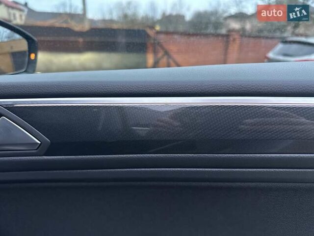 Красный Фольксваген Тигуан, объемом двигателя 2.03 л и пробегом 218 тыс. км за 27950 $, фото 45 на Automoto.ua