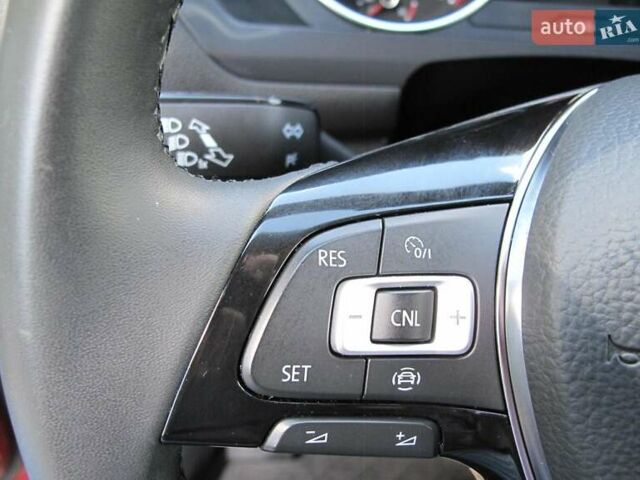 Красный Фольксваген Тигуан, объемом двигателя 2 л и пробегом 80 тыс. км за 21500 $, фото 66 на Automoto.ua