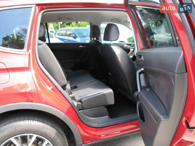 Красный Фольксваген Тигуан, объемом двигателя 2 л и пробегом 80 тыс. км за 21500 $, фото 91 на Automoto.ua