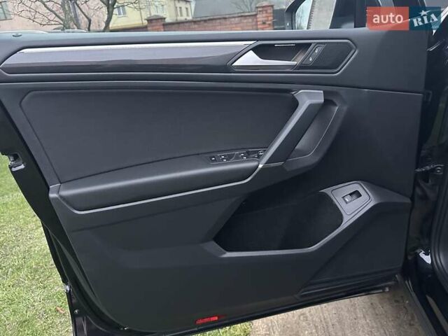 Красный Фольксваген Тигуан, объемом двигателя 2.03 л и пробегом 218 тыс. км за 27950 $, фото 54 на Automoto.ua