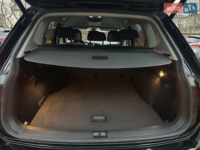 Красный Фольксваген Тигуан, объемом двигателя 2.03 л и пробегом 218 тыс. км за 27950 $, фото 68 на Automoto.ua