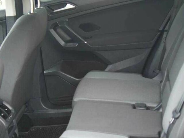 Красный Фольксваген Тигуан, объемом двигателя 2 л и пробегом 35 тыс. км за 13200 $, фото 15 на Automoto.ua