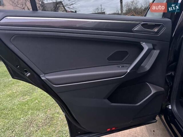 Красный Фольксваген Тигуан, объемом двигателя 2.03 л и пробегом 218 тыс. км за 27950 $, фото 63 на Automoto.ua