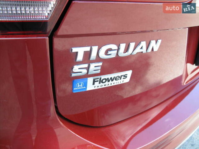 Красный Фольксваген Тигуан, объемом двигателя 2 л и пробегом 80 тыс. км за 21500 $, фото 2 на Automoto.ua