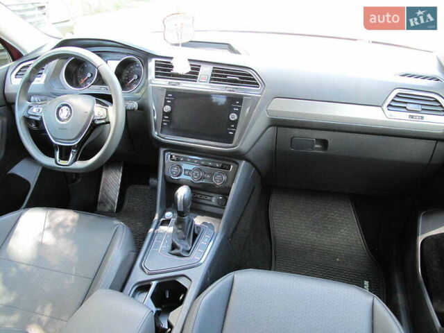 Красный Фольксваген Тигуан, объемом двигателя 2 л и пробегом 80 тыс. км за 21500 $, фото 51 на Automoto.ua