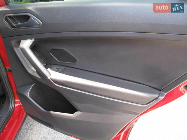 Красный Фольксваген Тигуан, объемом двигателя 2 л и пробегом 80 тыс. км за 21500 $, фото 50 на Automoto.ua