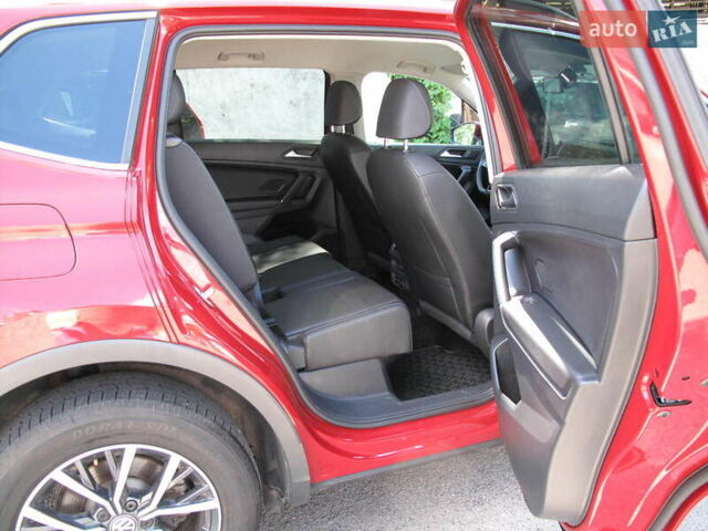 Красный Фольксваген Тигуан, объемом двигателя 2 л и пробегом 80 тыс. км за 21500 $, фото 46 на Automoto.ua