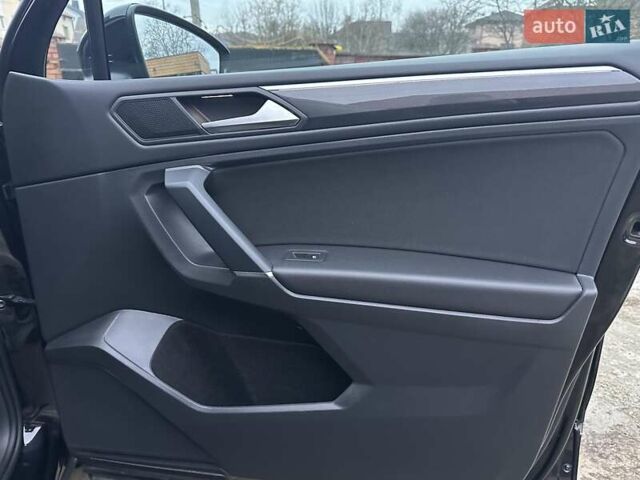 Красный Фольксваген Тигуан, объемом двигателя 2.03 л и пробегом 218 тыс. км за 27950 $, фото 44 на Automoto.ua