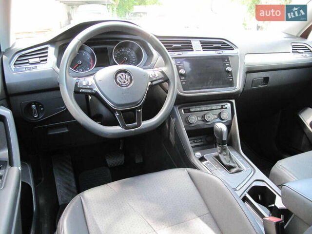 Красный Фольксваген Тигуан, объемом двигателя 2 л и пробегом 80 тыс. км за 21500 $, фото 24 на Automoto.ua