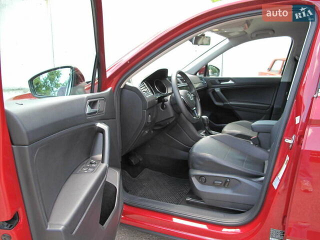 Красный Фольксваген Тигуан, объемом двигателя 2 л и пробегом 80 тыс. км за 21500 $, фото 84 на Automoto.ua