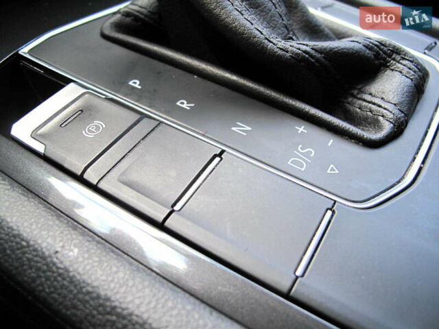 Красный Фольксваген Тигуан, объемом двигателя 2 л и пробегом 80 тыс. км за 21500 $, фото 77 на Automoto.ua